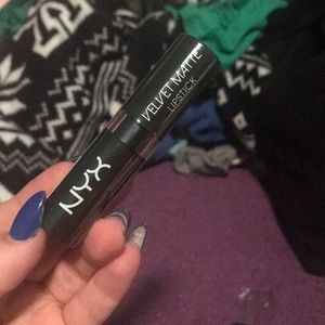 Nyx velvet matte lipstick